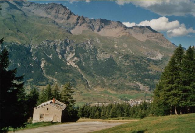 Blick von der Nordrampe des Col du Mont Cenis auf Lanslebourg.Florian Platzek
