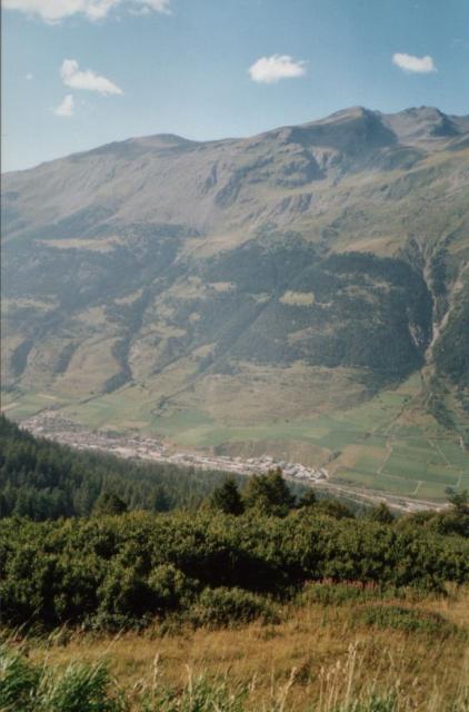 Blick von der Nordrampe des Col du Mont Cenis auf Lanslebourg.Florian Platzek