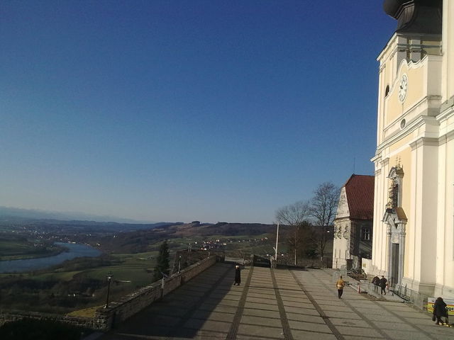 ... dann auch noch den Ausblick über das Donautal ...