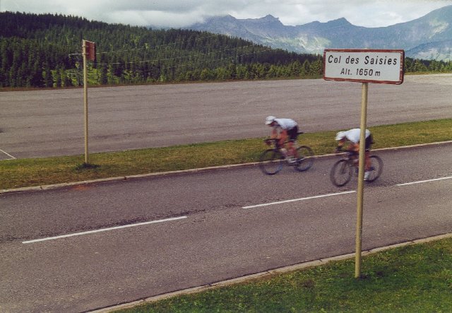 Tobi und Till sprinten am Col des SaisiesSommertour 2000