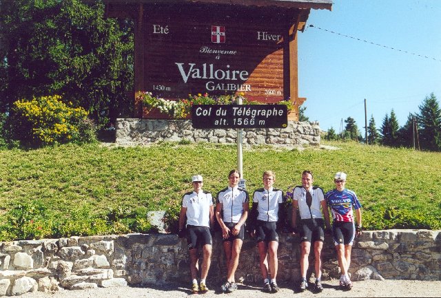 Wir (Andy, Jan, Till, Tobi und Tim) am Col du Telegraphe.Sommertour 2000