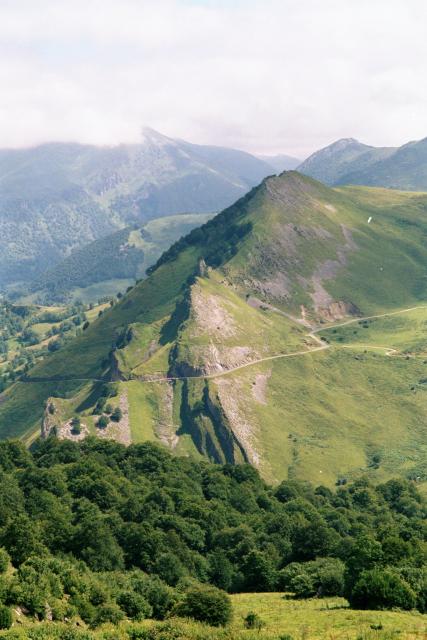  Die Auffahrt von Norden auf den Col de Soulor, gesehen vom Aubisque.Tag 6 Sommertour Pyrenäen 2002