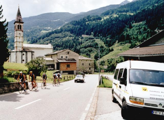 Kurz nach Poschiavo auf der S&uuml;danfahrt zum Berninapass.Tag 3 Sommertour 2001