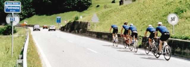 Kurz nach Poschiavo auf der S&uuml;danfahrt zum Berninapass.Tag 3 Sommertour 2001