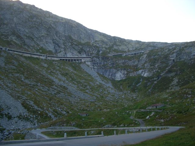 Val Tremola, oben die neue Trassierung