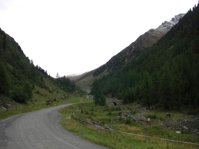 Die Naturstraße bei der Auffahrt von St., Bild Umbrailpass (2503 m)