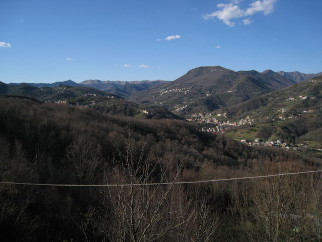 Der Colle Caprile führt ins Val Fontanabuona.
(Februar 2009)
