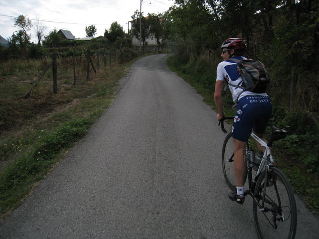 Eine schmale Nebenstrasse auf der Fahrt zum [[Passo della Biscia|paesse|passo-della-biscia]].
(September 2008)