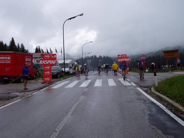 Noch 8 km bis zum Ziel am Rifugio Auronzo beim Giro 2007.