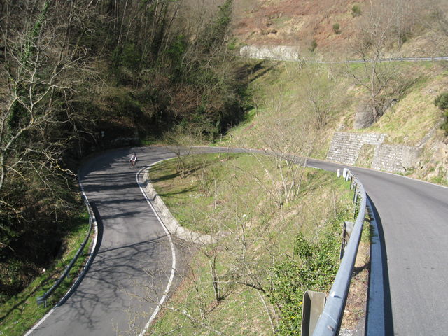 Dann braust man runter ins Val Fontanabuona.
(März 2009)