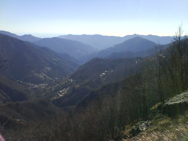 Blick vom [[Passo della Scoglina|paesse|passo-della-scoglina]].
(Februar 2008)