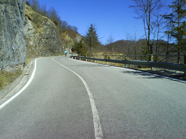 Kurz vor der Passhöhe des [[Passo della Scoglina|paesse|passo-della-scoglina]].
(Februar 2008)