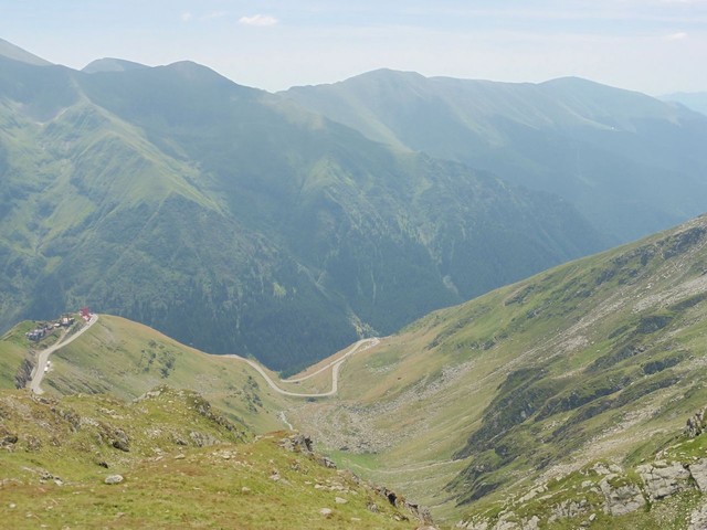 Blick vom Südkarpatenhauptkamm auf den oberen Teil der Südanfahrt