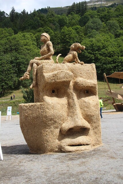 Strohskulptur in Valloire
