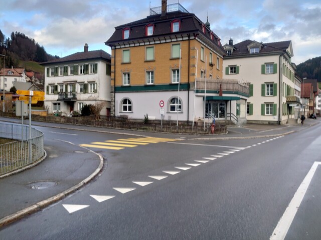 Abzweig der Trogenerstrasse AR 47 in Bühler, Appenzell Ausserrhoden.
